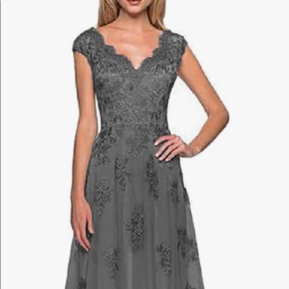 NEW! Size 16 dove grey ball gown. Never worn.